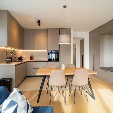 South&west By Belmont Realty Apartman *