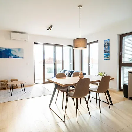 South&west By Belmont Realty דירה *