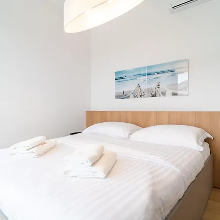 South&west By Belmont Realty * זאדאר