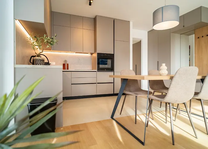 South&west By Belmont Realty Apartman *