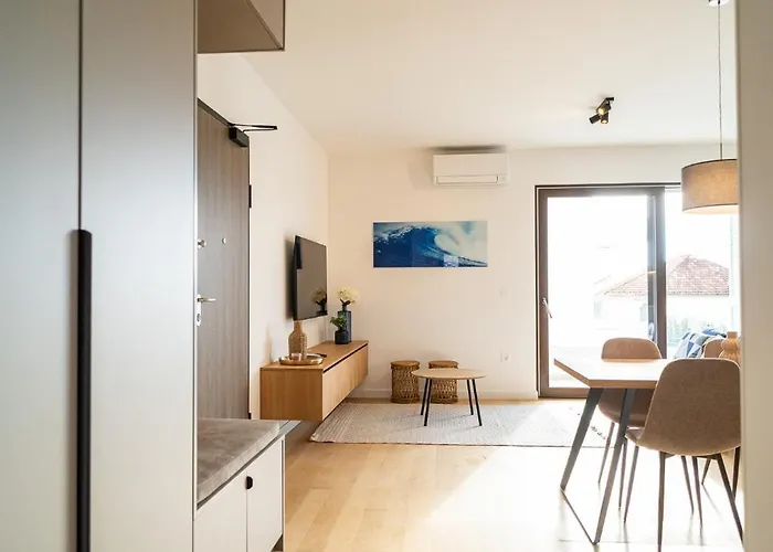 South&west By Belmont Realty Apartman *