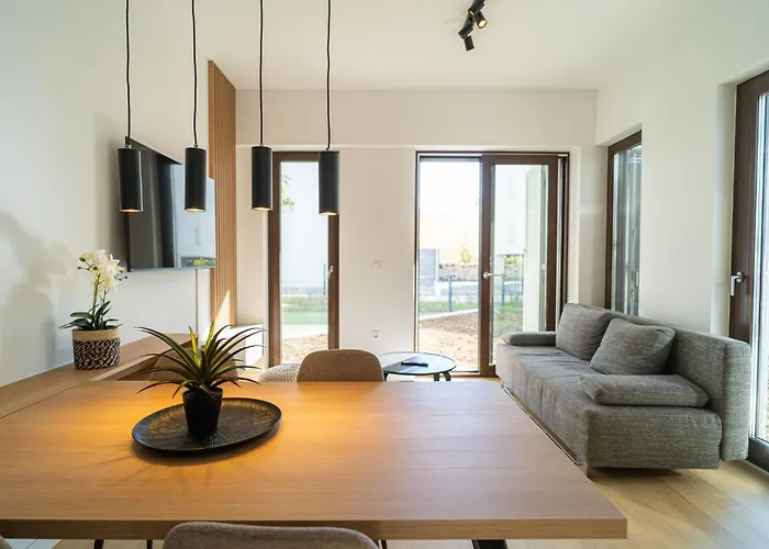 South&west By Belmont Realty Apartman *