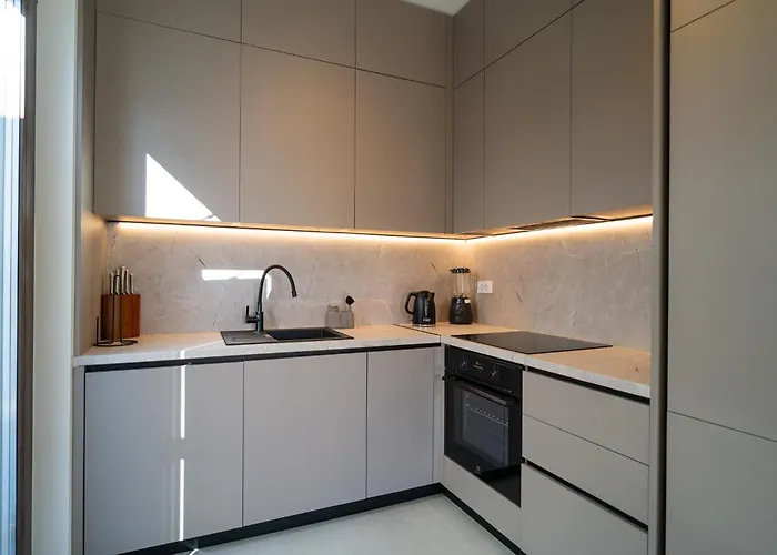 South&west By Belmont Realty Apartman *