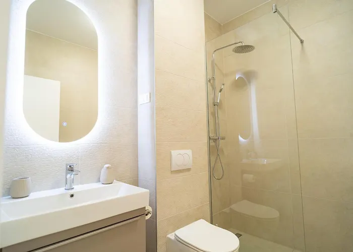 South&west By Belmont Realty Apartman