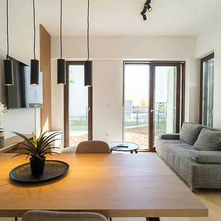 South&west By Belmont Realty Apartament *